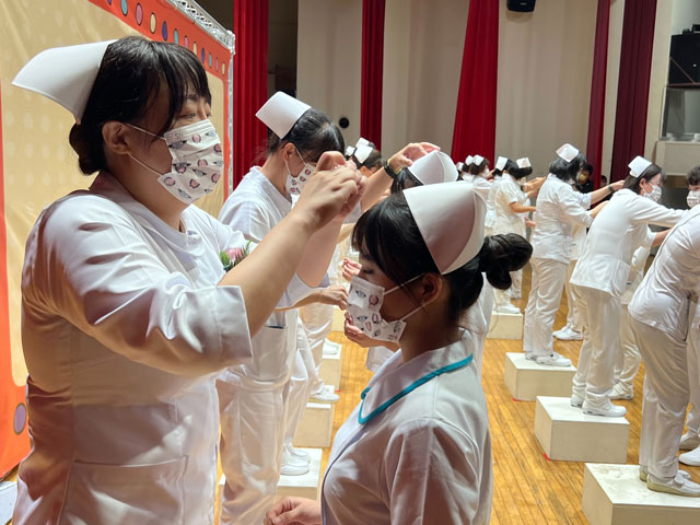 弘光科大護師節289位學生加冠 將投身疫戰